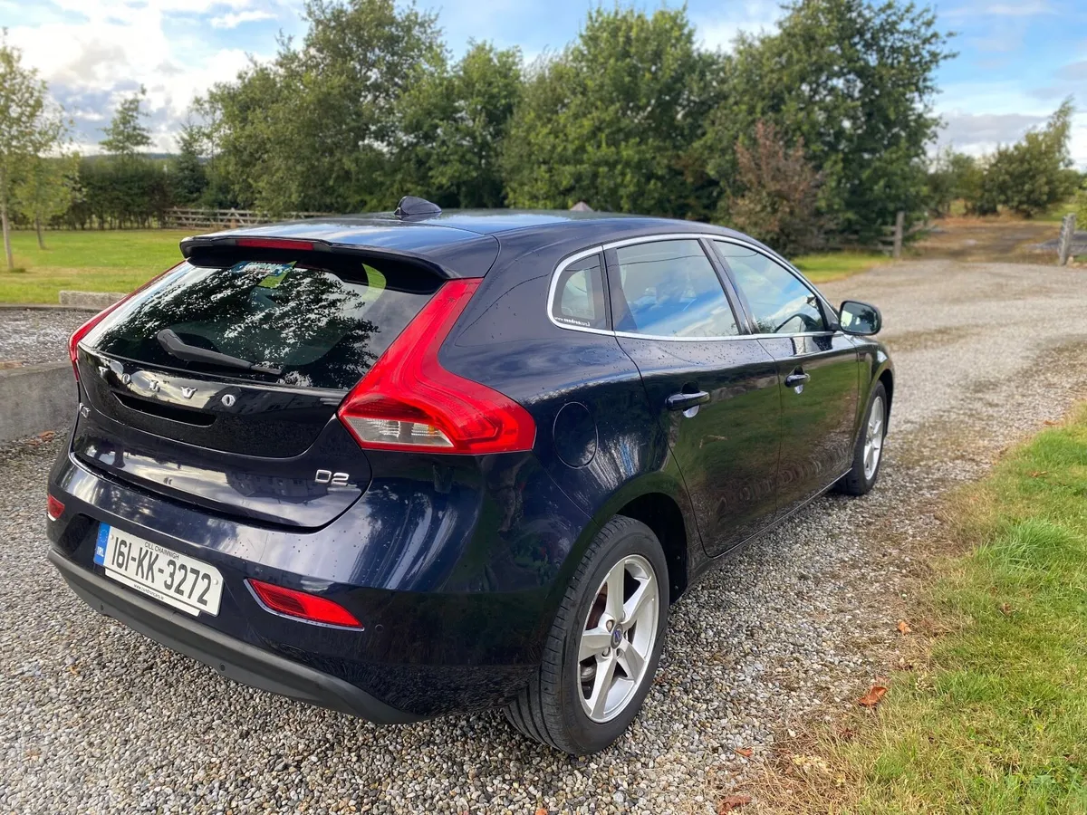 Volvo V40 2016 - Image 1