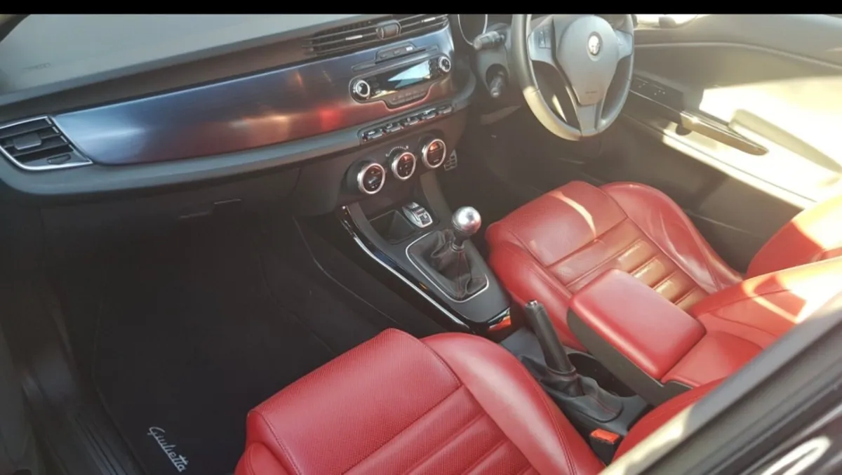 Mint conditions Alfa Romeo Giulietta 2013 - Image 4