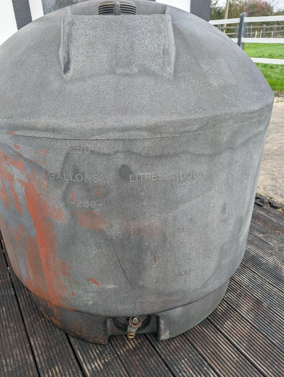 Oil tank