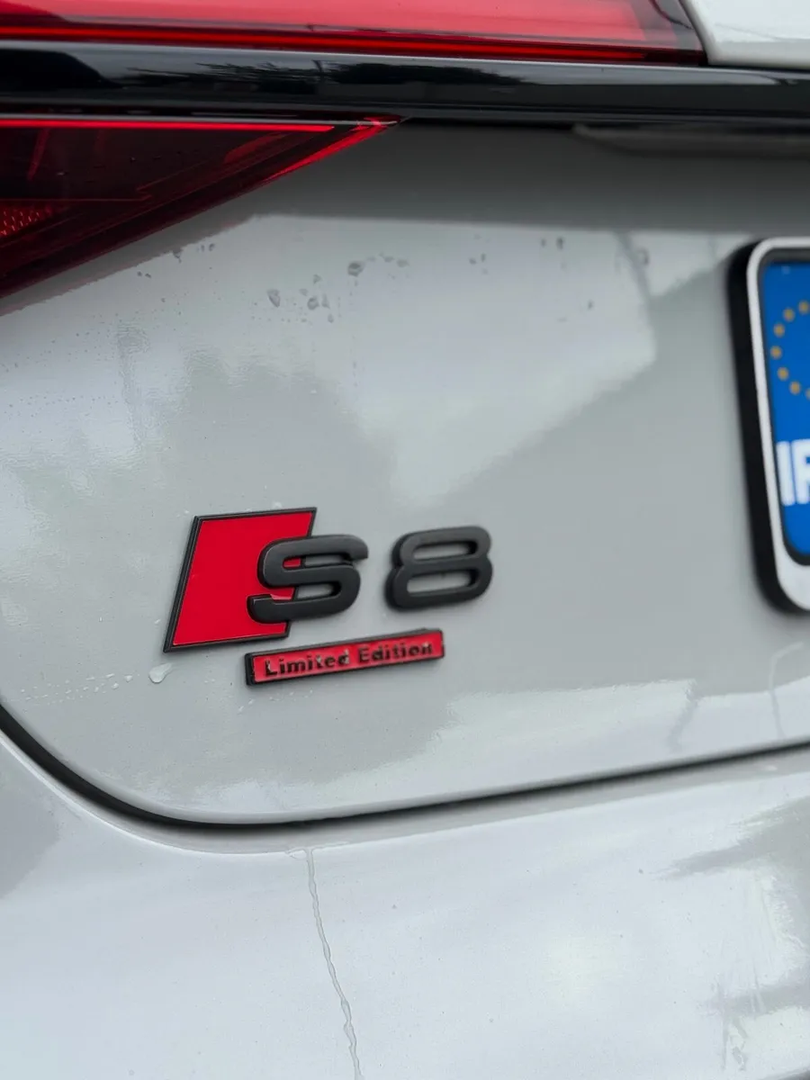 Audi S8+ 2016 - Image 2