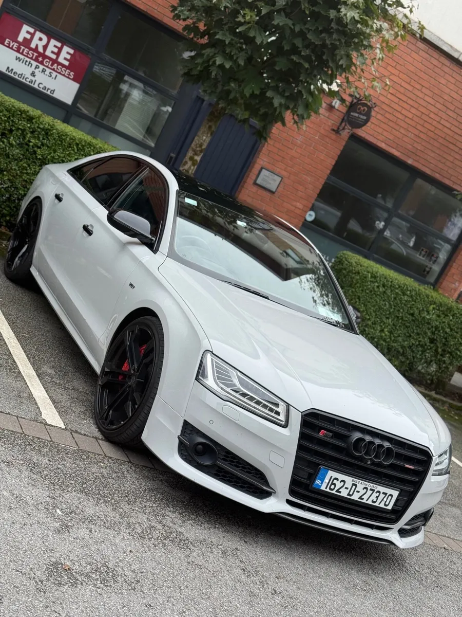 Audi S8+ 2016 - Image 1