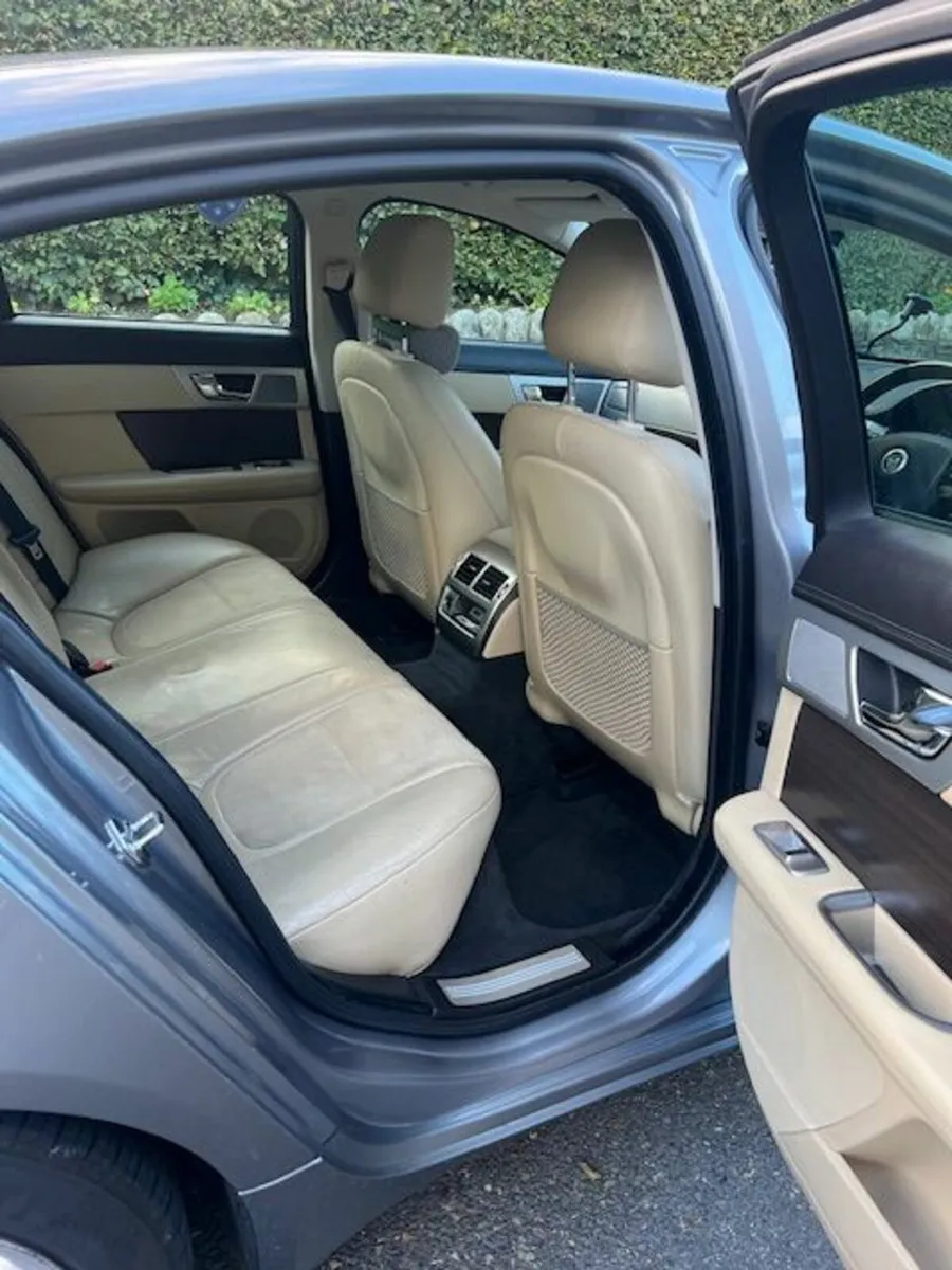 Jaguar XF 2012 - Image 2
