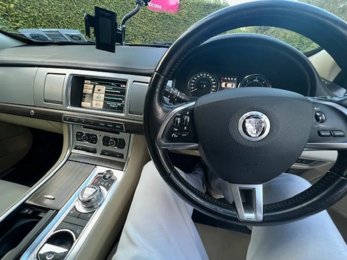 Jaguar XF 2012 - Image 4