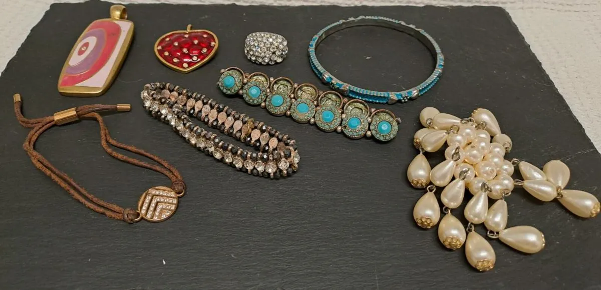 Various jewellery pieces lot 1 - Image 1