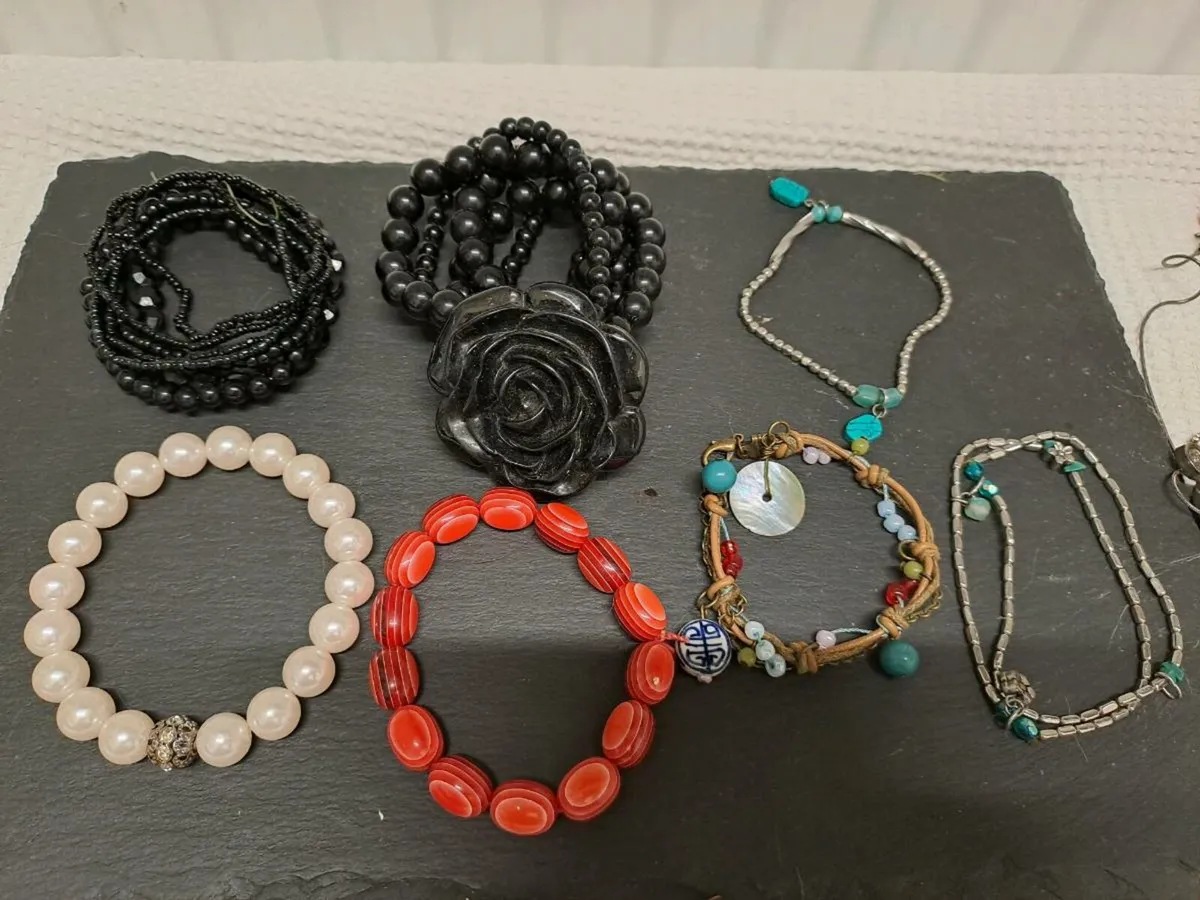 Various jewellery items lot 3 - Image 1