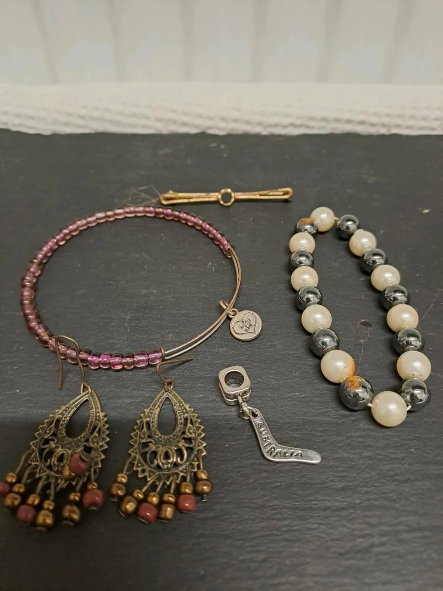 Various jewellery items lot 3 - Image 2