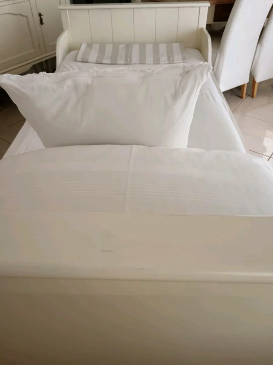 Solid wood bed - Image 2