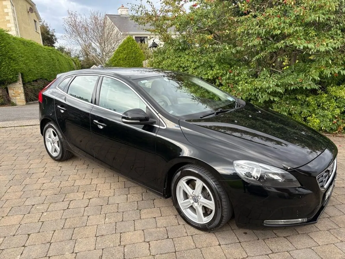 2016 Volvo V40 - Image 1