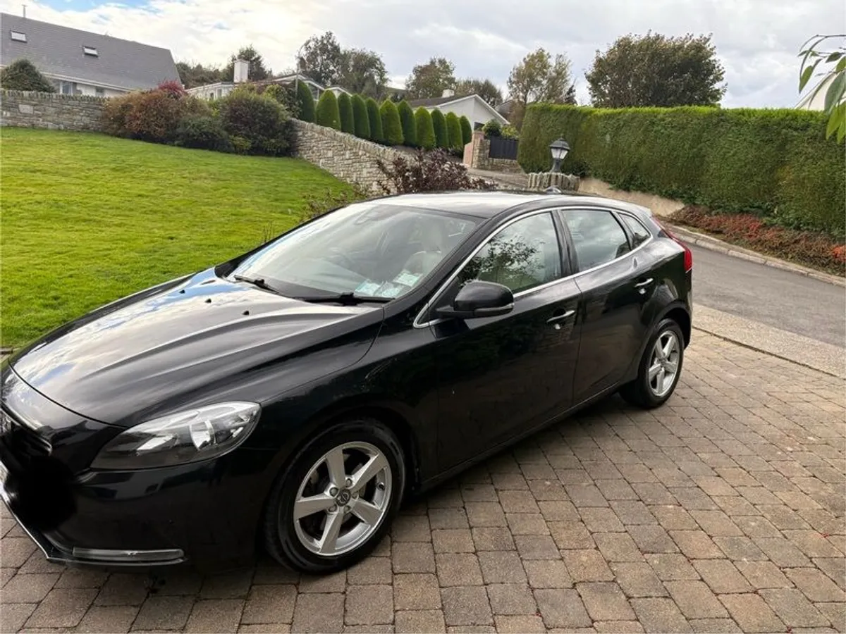 2016 Volvo V40 - Image 2