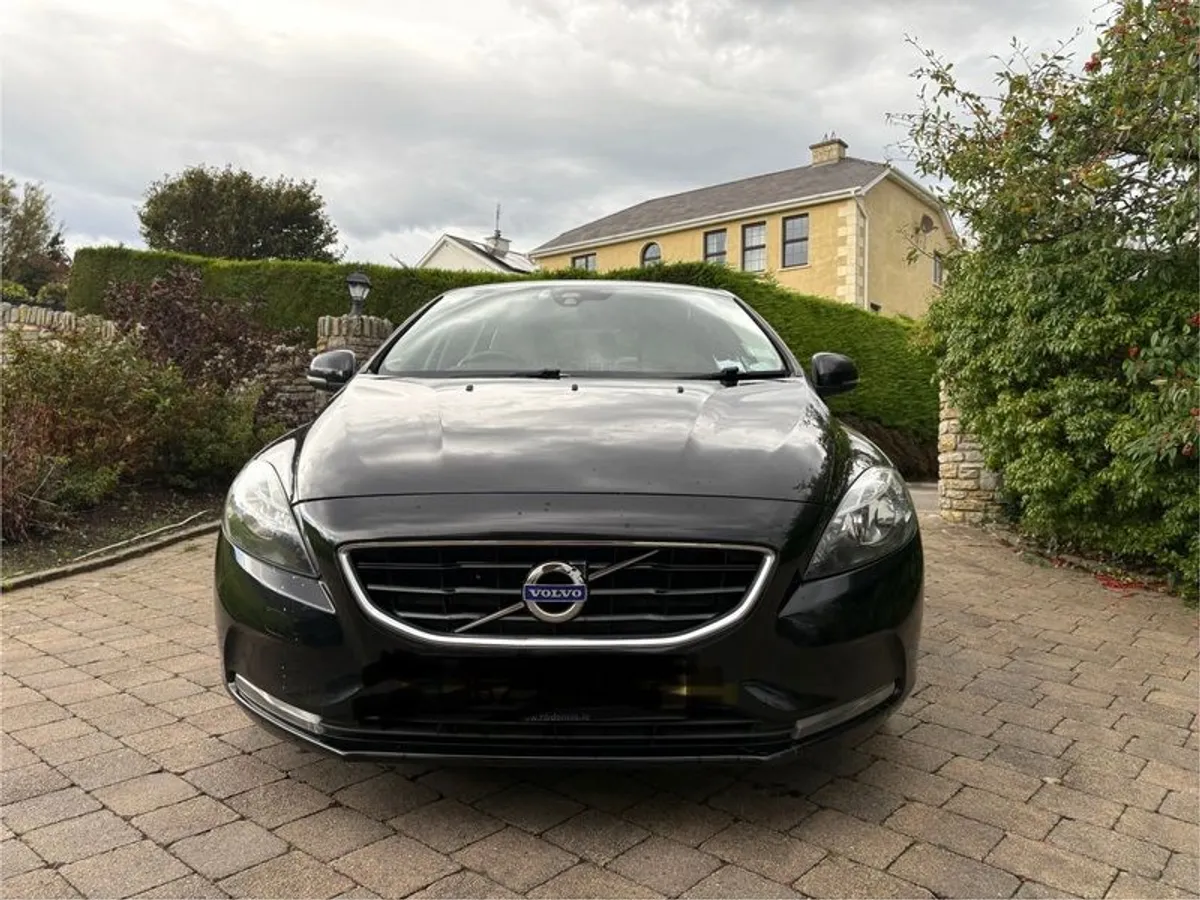 2016 Volvo V40 - Image 3