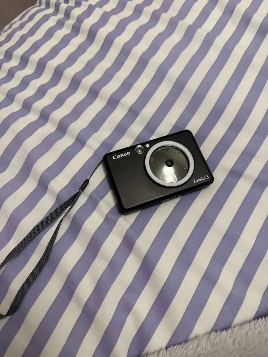 Canon Zoe Mini S (camera and printer in 1) - Image 1