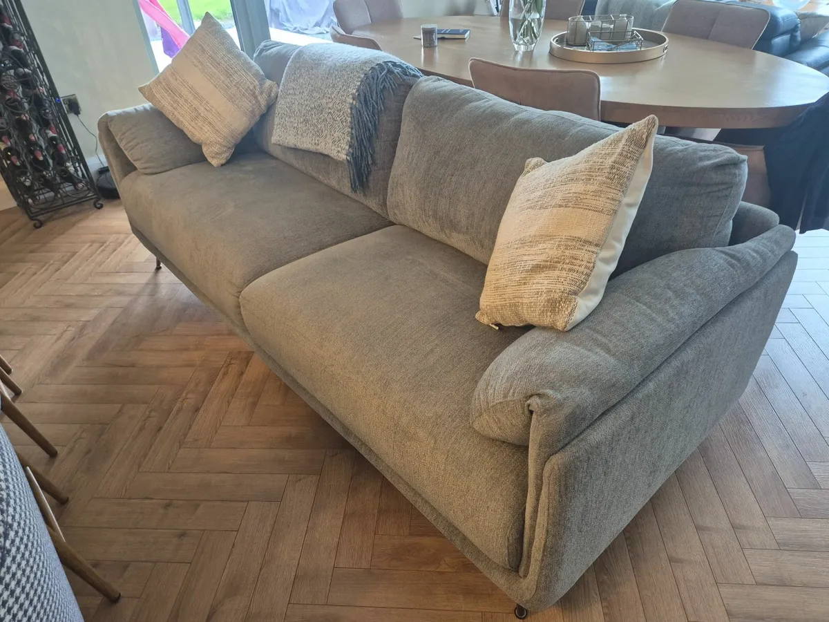 Beautiful 3 & 2 Seater Sofas - Image 1