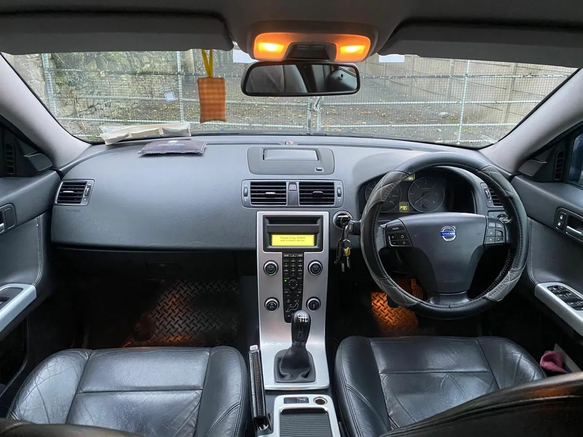 Volvo V50 2012 - Image 2