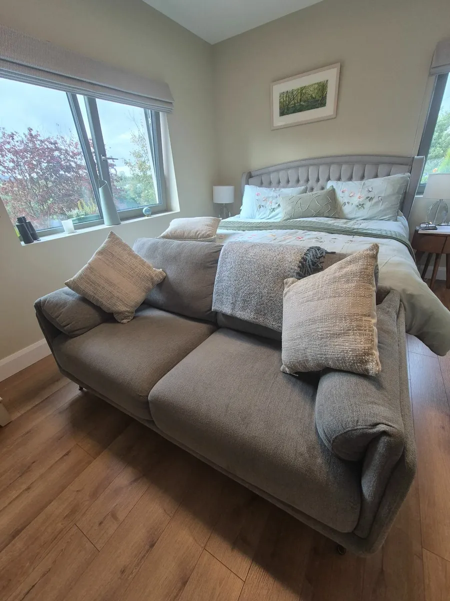 Beautiful 3 & 2 Seater Sofas - Image 2