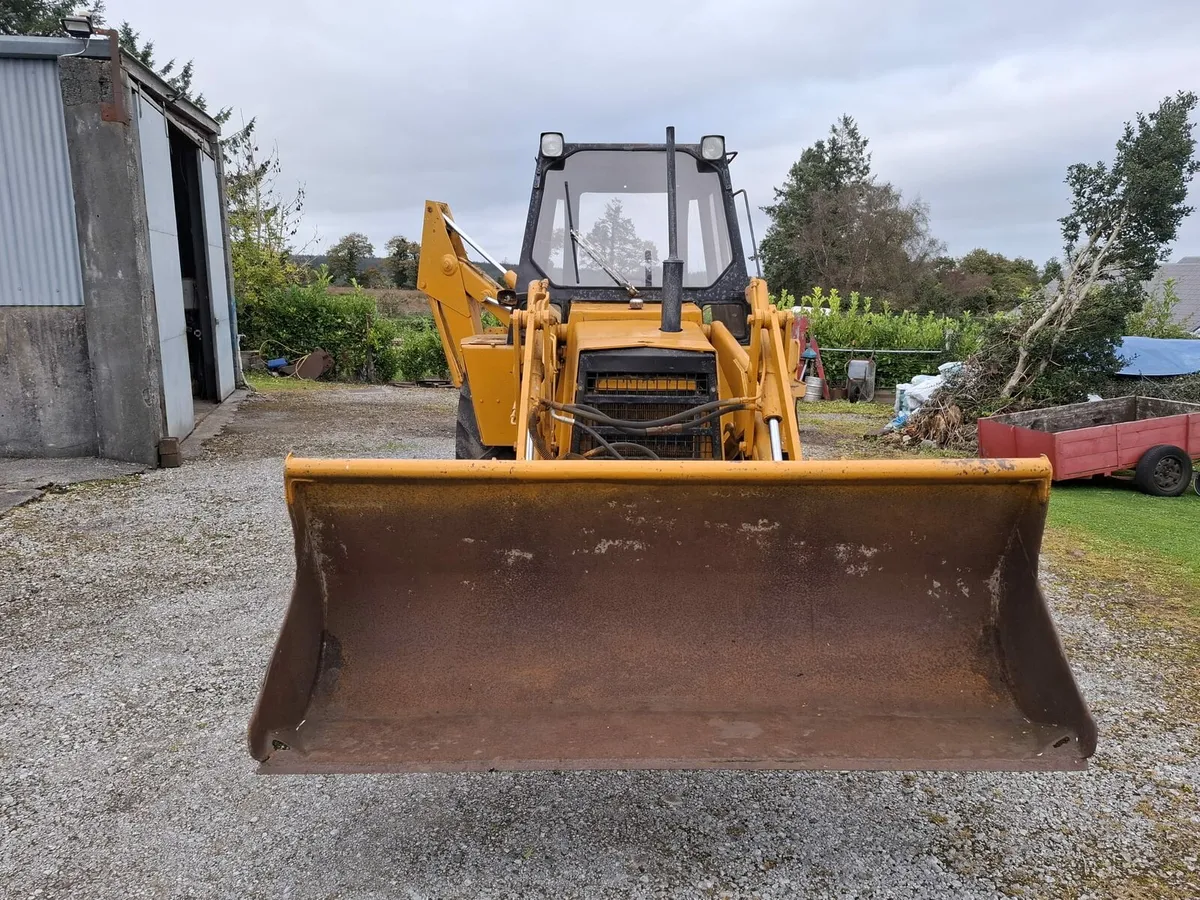 Case 580f digger - Image 1