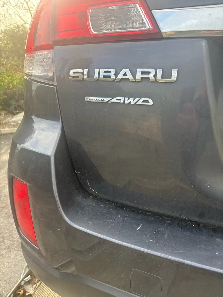 2011 Subaru Outback Legacy - Image 4