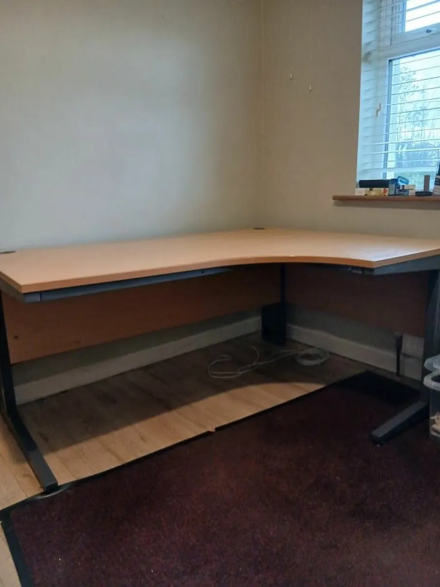 Corner Office Desk - Image 1