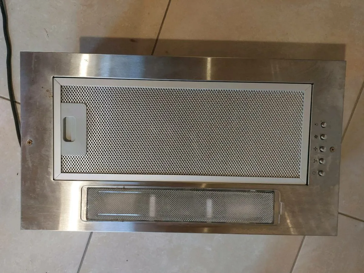 Extractor fan and unit - Image 1