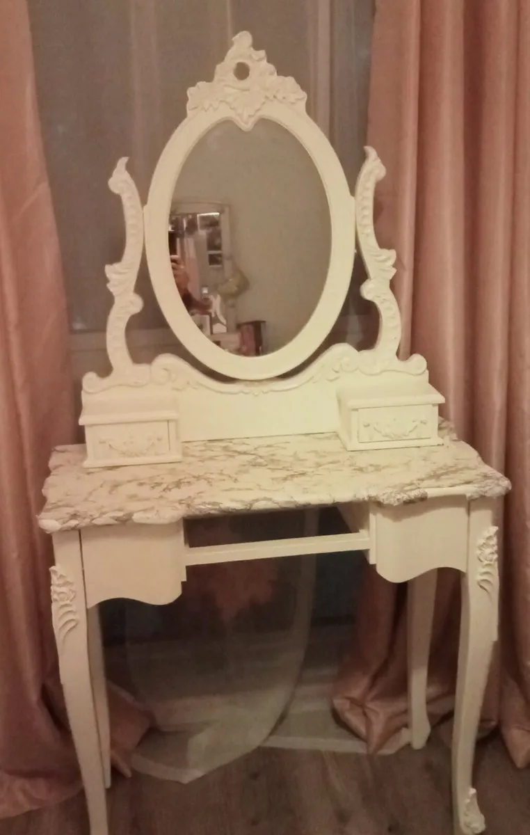 Vintage inspired vanity table