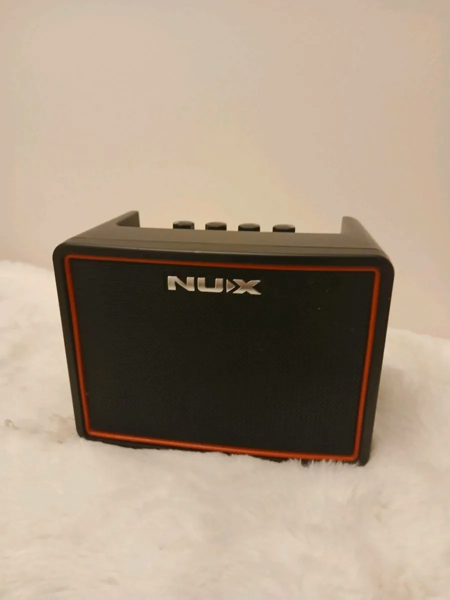Mini guitar practice amp - Image 1