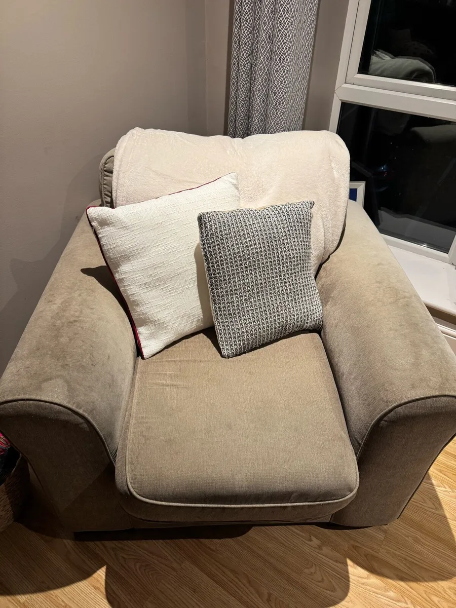 Arm chair - Image 1