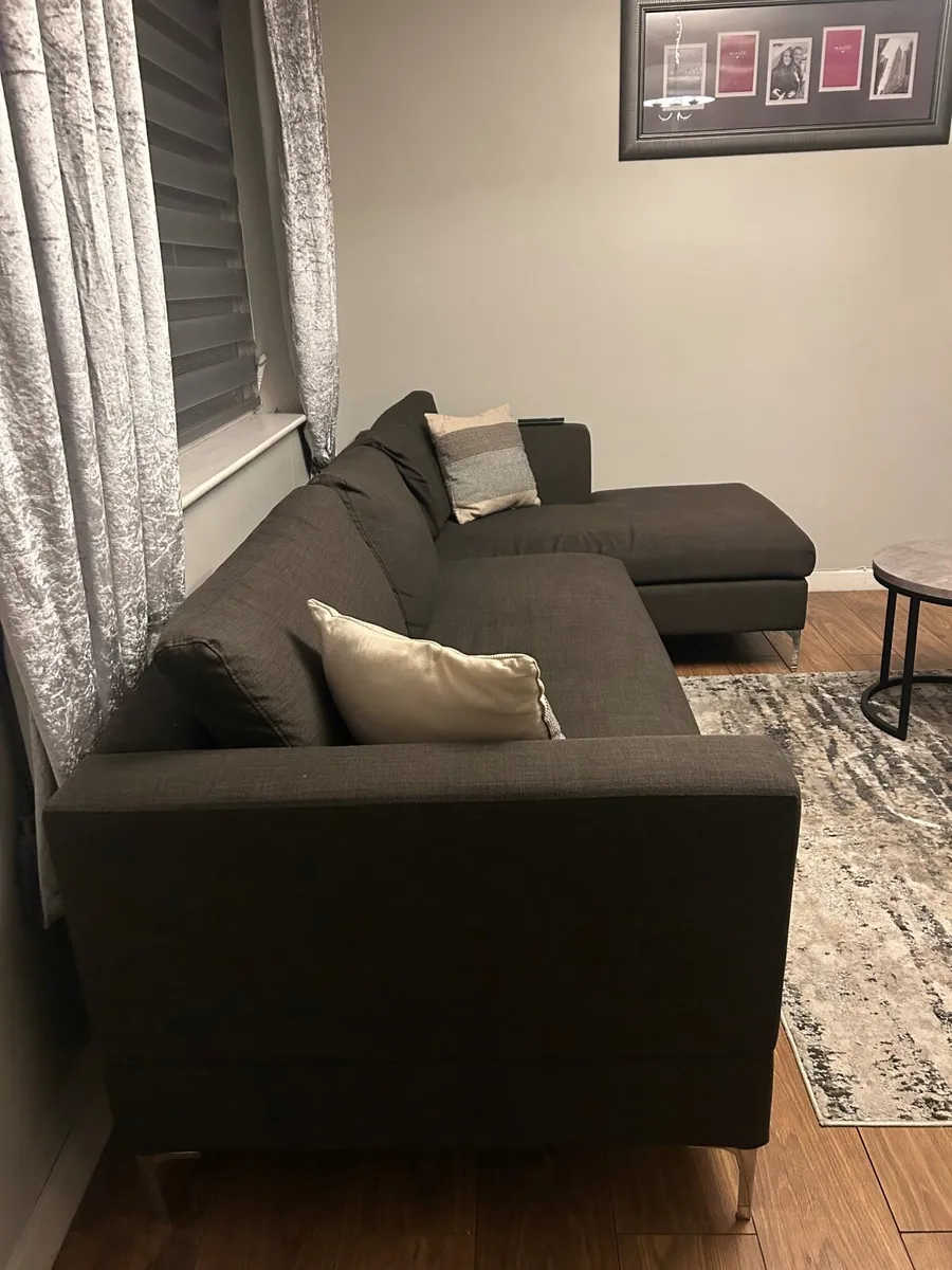 Corner Sofa with a chaise - Image 1