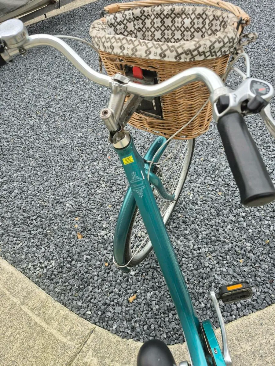 Ladies bicycle - Image 1
