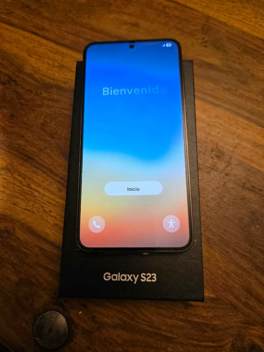 Samsung Galaxy S23 - Image 1