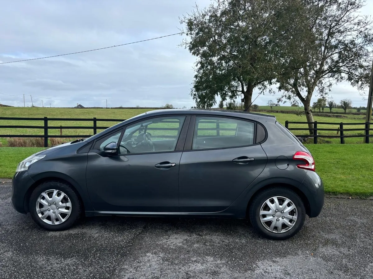 Peugeot 208 2013 - Image 2