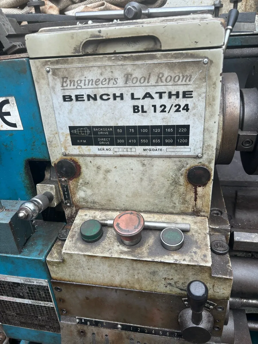 Bench lathe single phase lots tooling 240v - Image 1