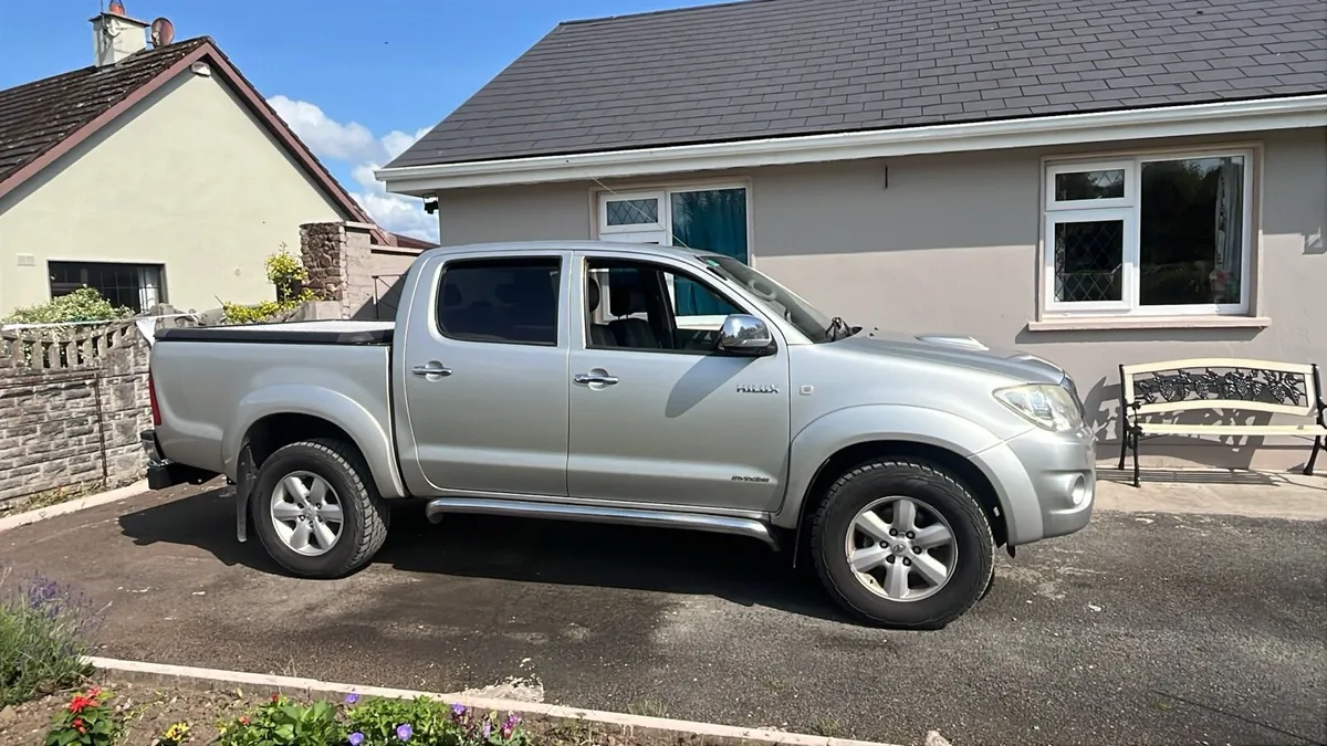 Toyota Hilux - Image 1