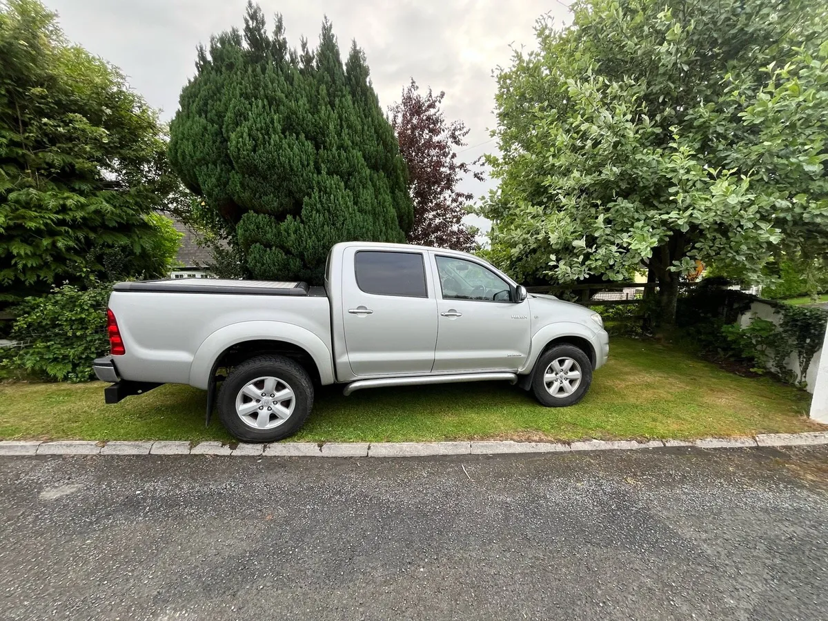Toyota Hilux - Image 2