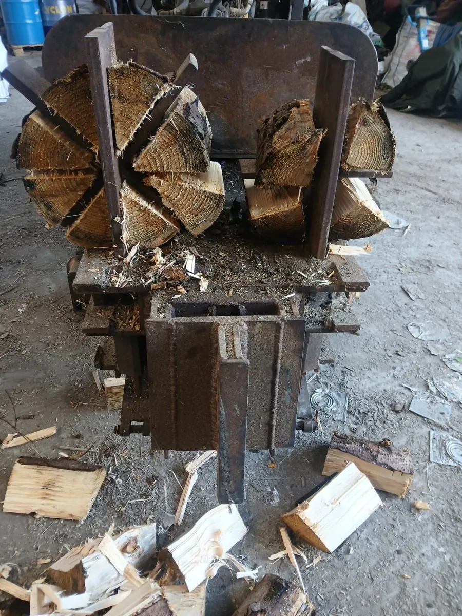 Hydraulic firewood splitter - Image 1