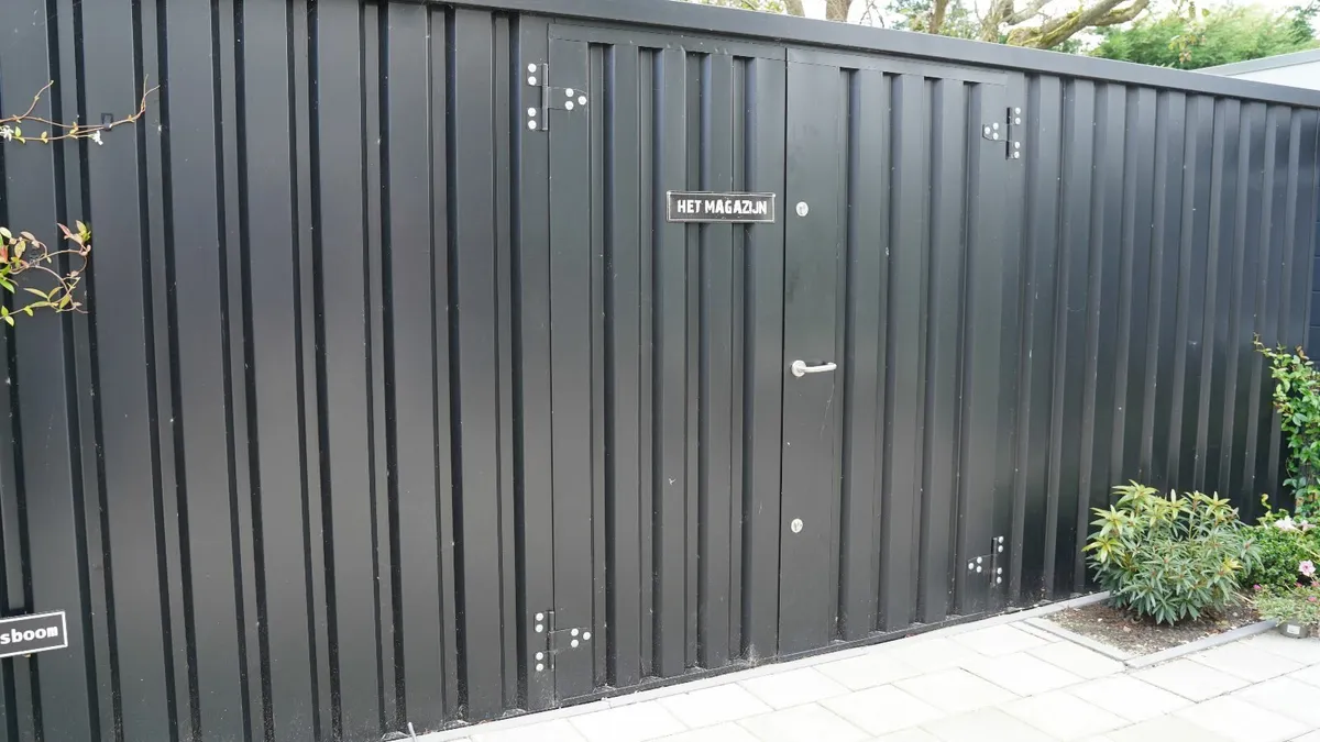 Large metal container RAL 9005 - Image 1