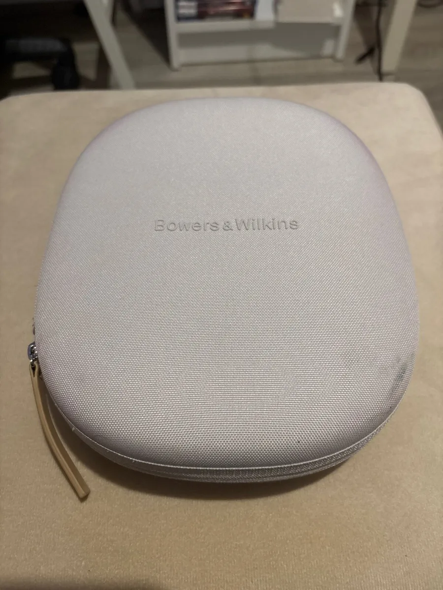 Bowers and Wilkins Px8 - Image 3