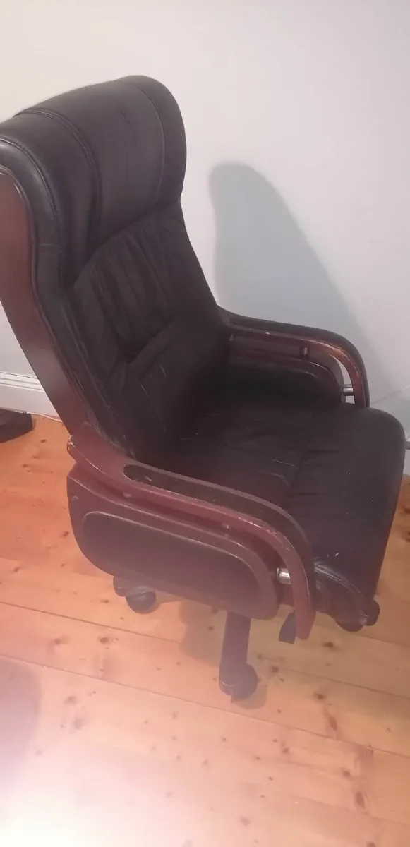 Chair -Free to Take Away. Text only. - Image 1