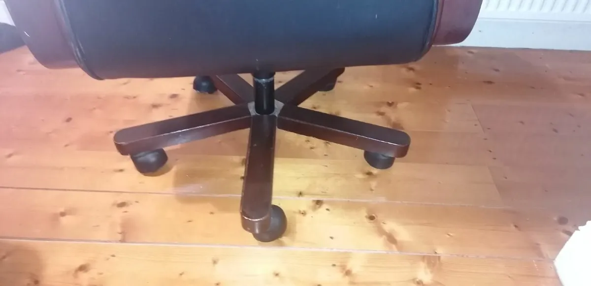 Chair -Free to Take Away. Text only. - Image 4