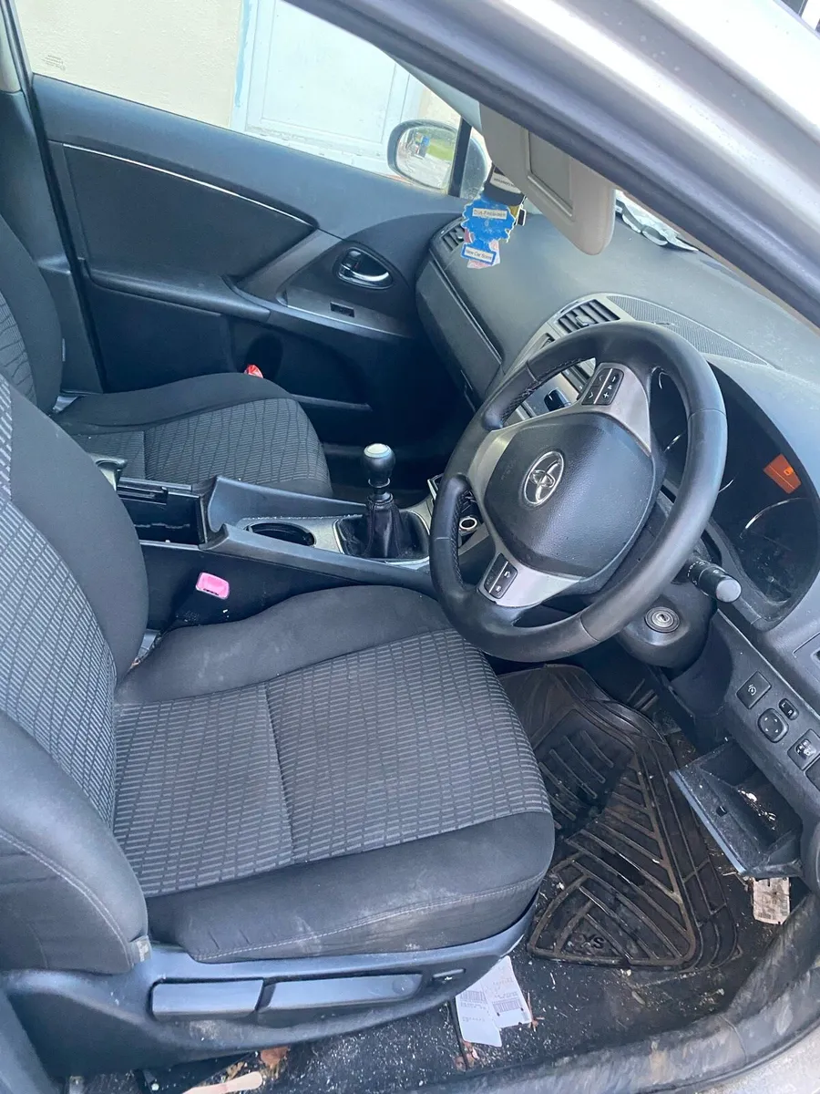 Toyota avensis - Image 4
