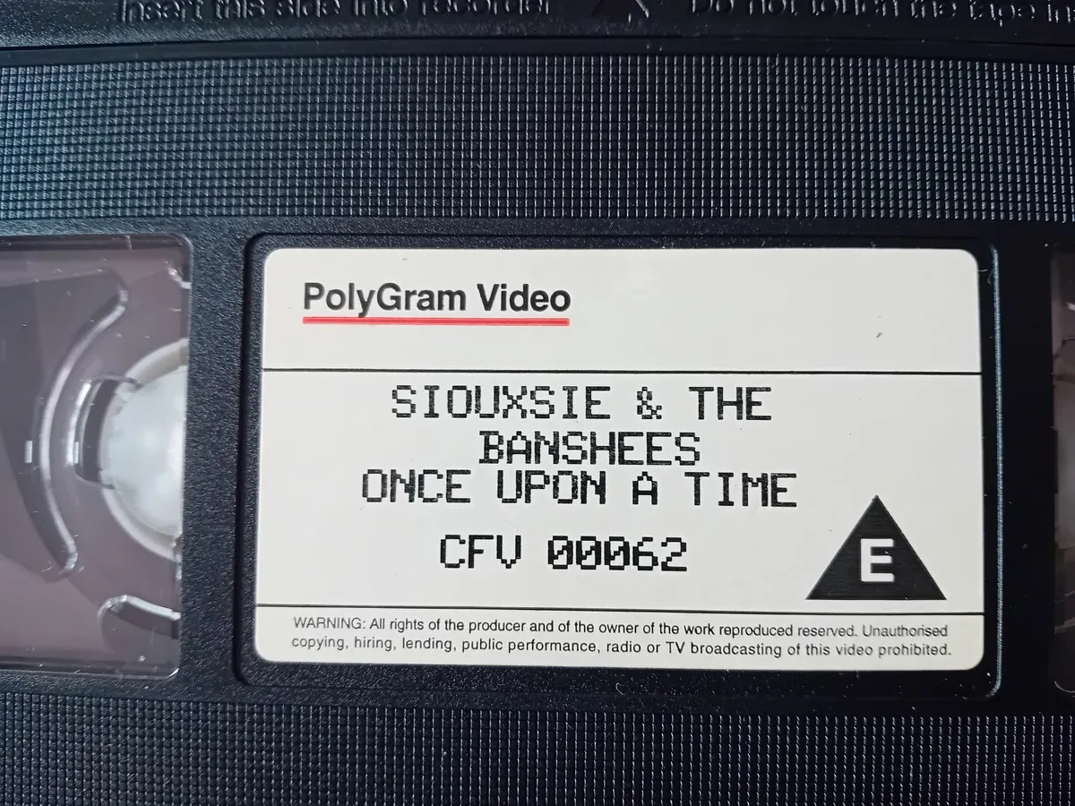 SIOUXSIE  AND THE BANSHEES   BEST OF HITS  VHS - Image 2