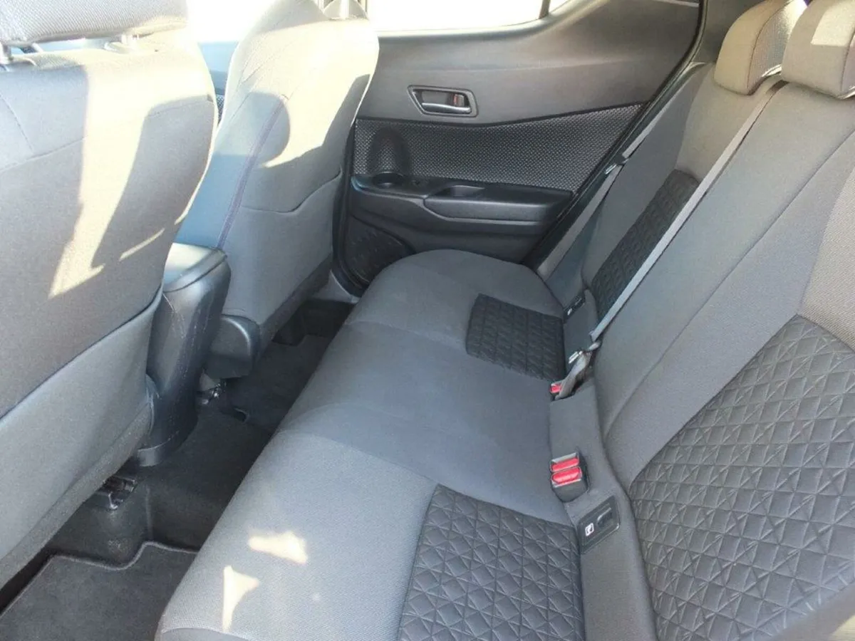 Toyota C-HR 1.8 Hybrid Sol - Image 3