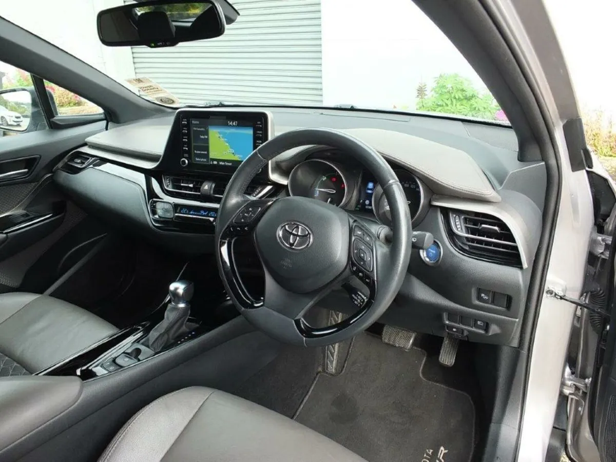 Toyota C-HR 1.8 Hybrid Sol - Image 4