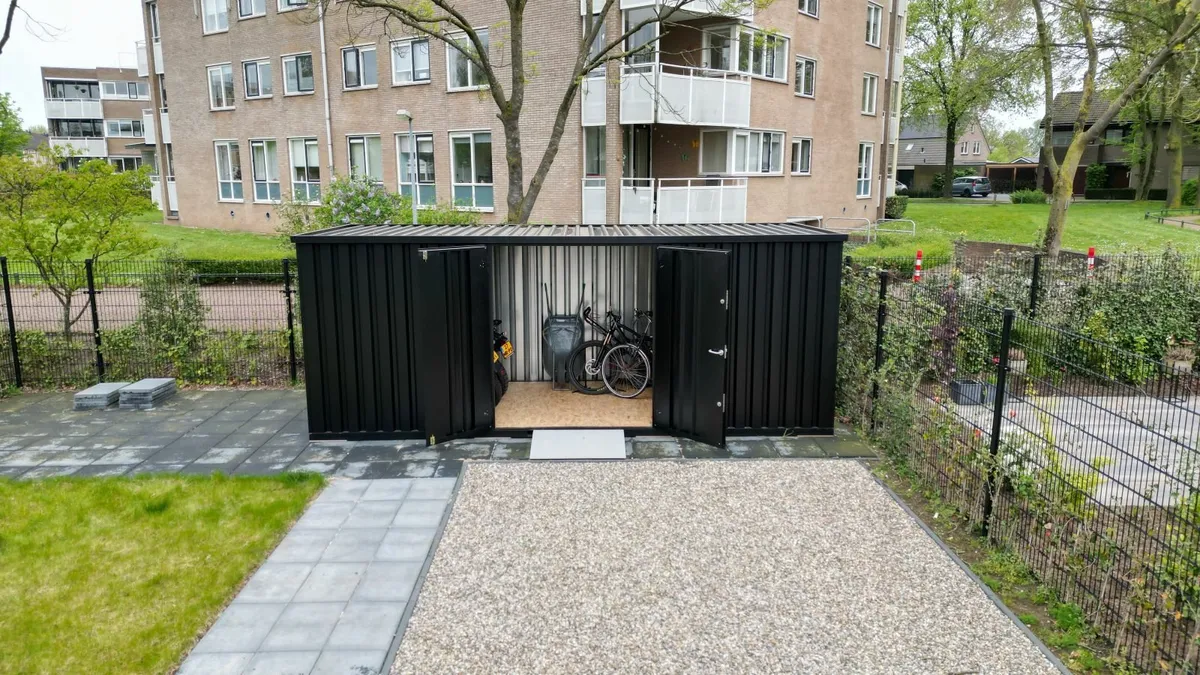 Large container 6x2 meters - Image 1