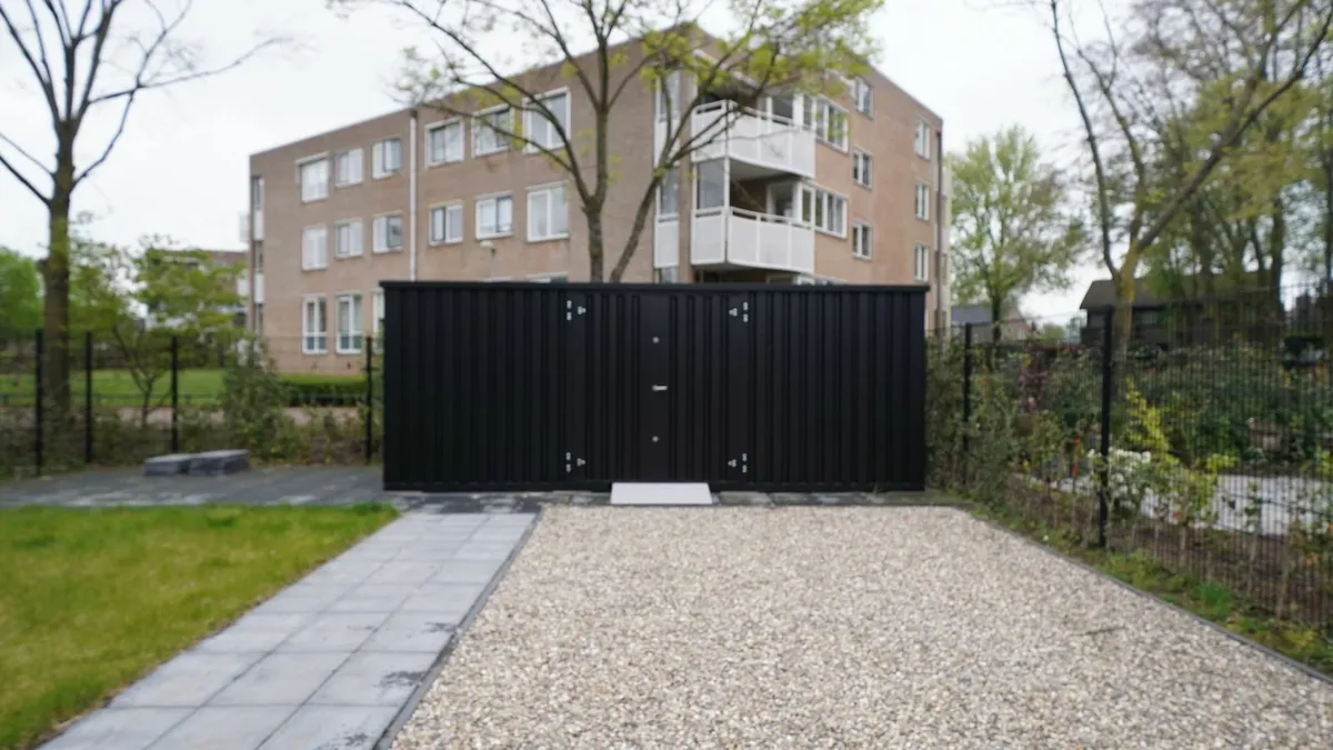 Large container 6x2 meters - Image 3