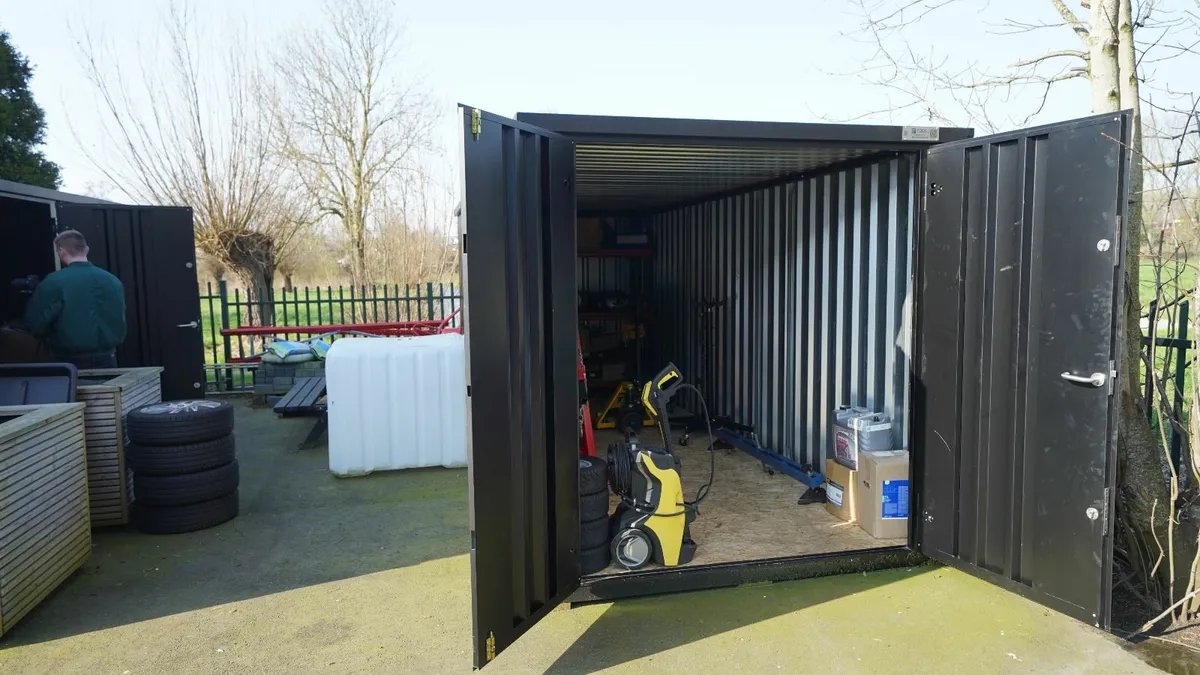 Material container for storage - Image 1