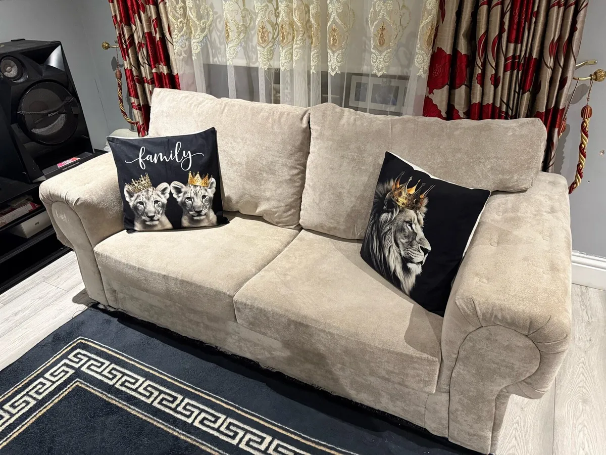 3 + 2 Seater - Image 3