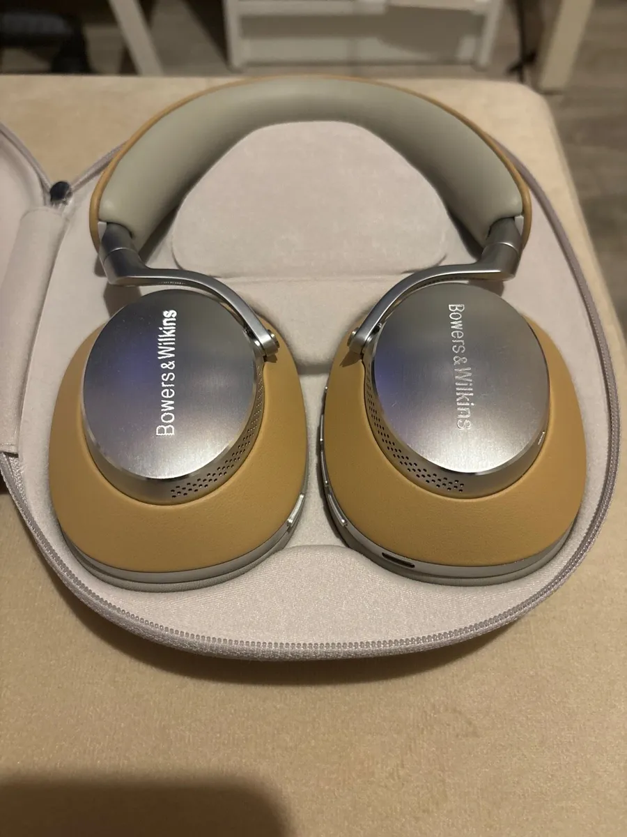 Bowers and Wilkins Px8 - Image 4