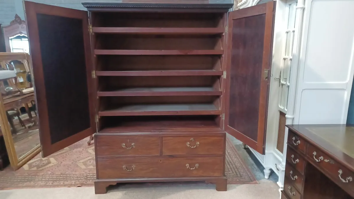 Antique Victorian Flame Mahogany Linen Press - Image 4