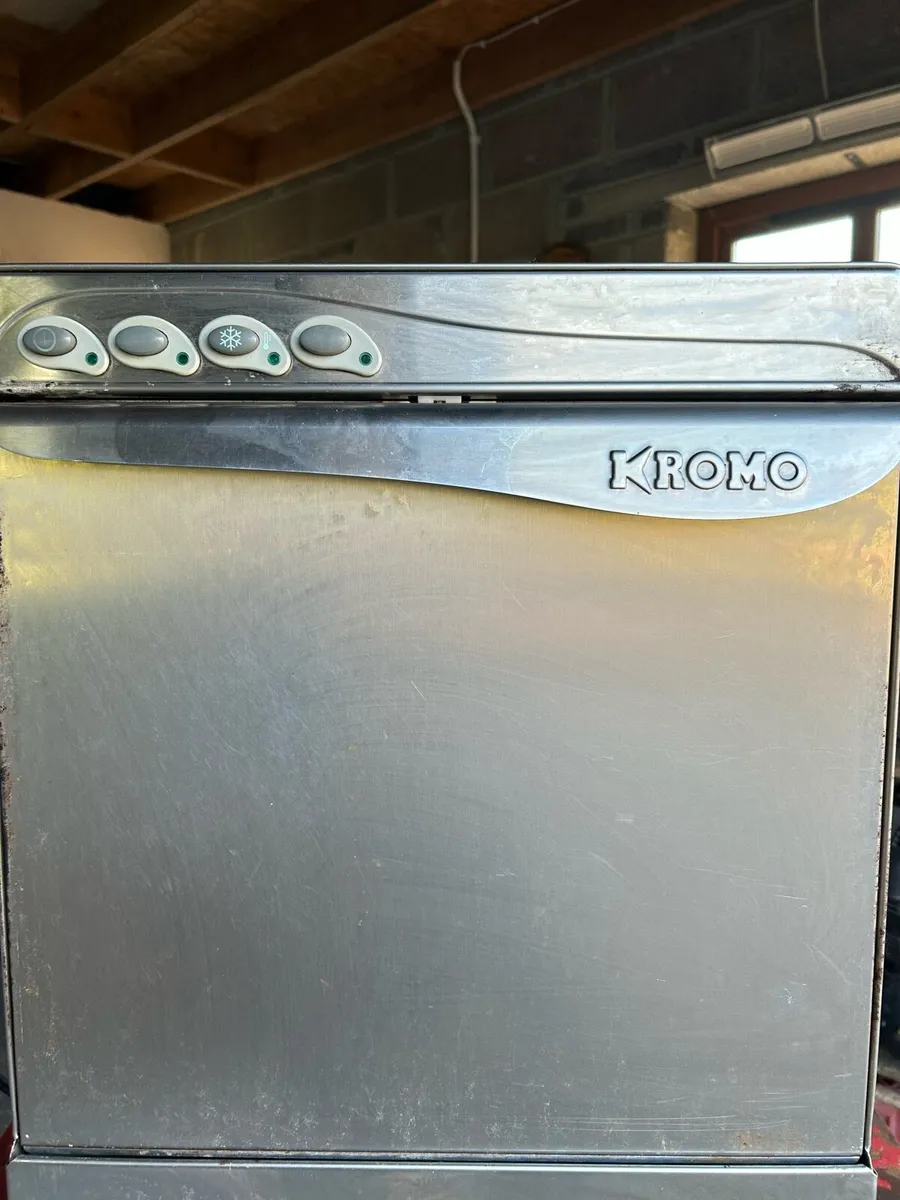 Glasswasher - Image 1
