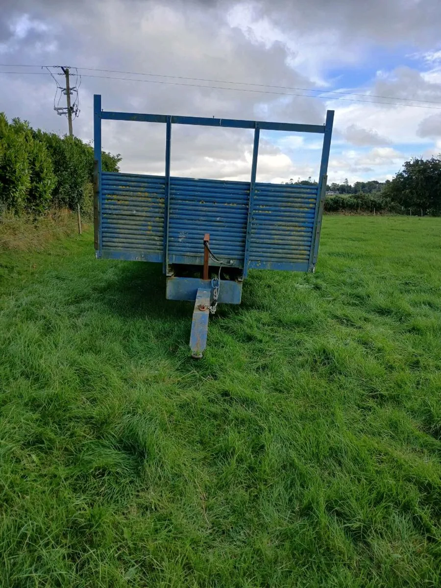 Bale trailer - Image 1