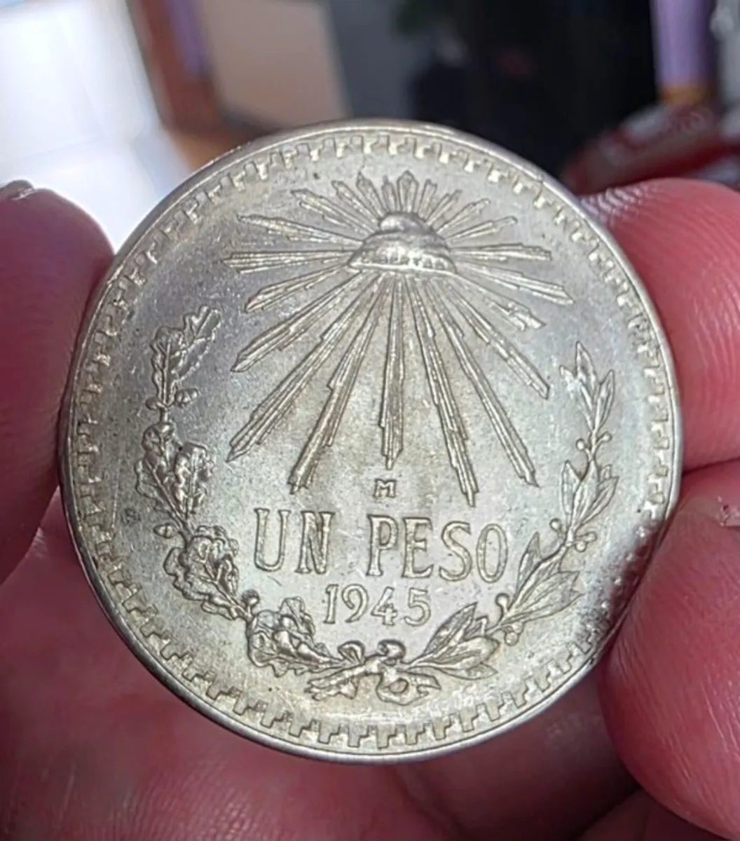 1945 silver mexican un peso coin - Image 2